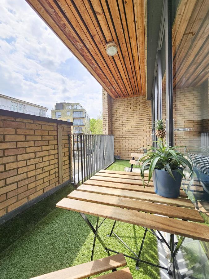 Centrally Located Spacious Flat Near Canary Wharf Londra Esterno foto