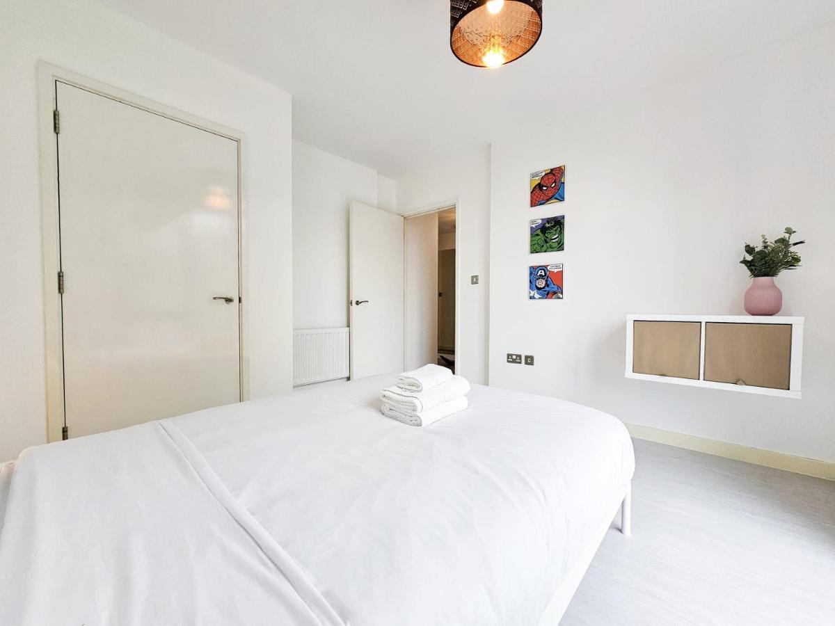 Centrally Located Spacious Flat Near Canary Wharf Londra Esterno foto