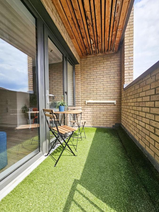 Centrally Located Spacious Flat Near Canary Wharf Londra Esterno foto