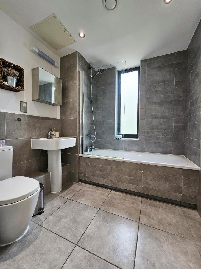 Centrally Located Spacious Flat Near Canary Wharf Londra Esterno foto